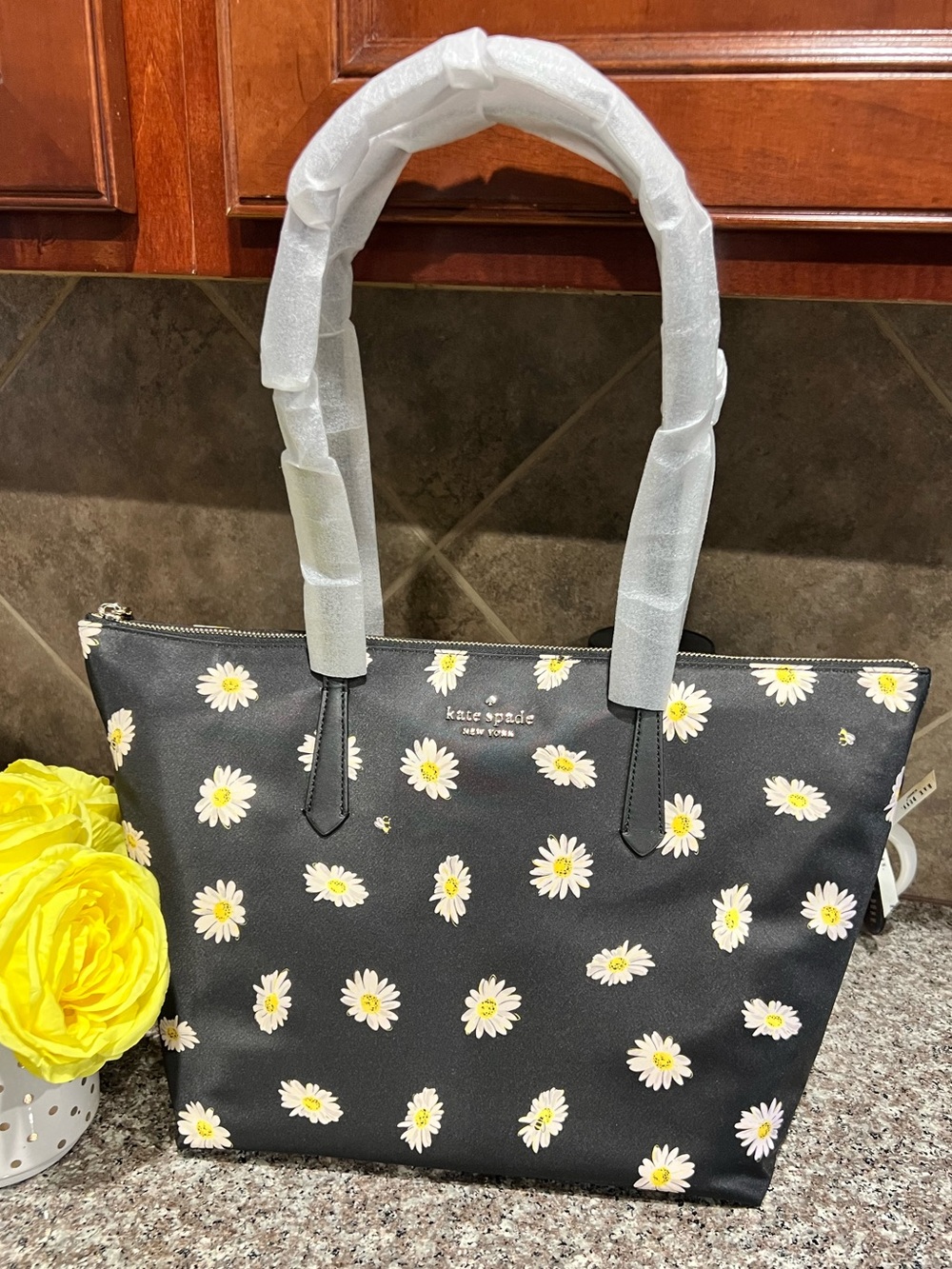 Kate Spade Kitt Daisy Tote, Style Number KA912 NWT - Picture 2 of 8